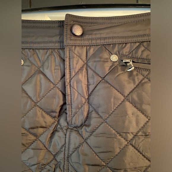 The Athleta Snow Stomper Quilted Puffer Mini Skirt Black Size 6 - Picture 7 of 12
